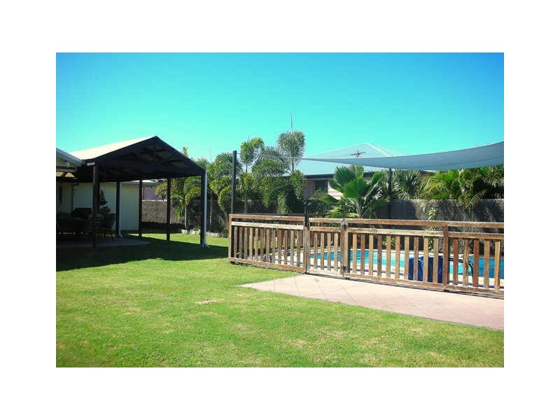 21 Michelle Crescent, Bucasia QLD 4750
