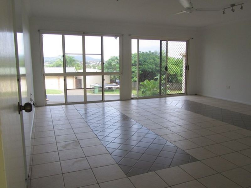 13 Hillcrest Street, Eimeo QLD 4740