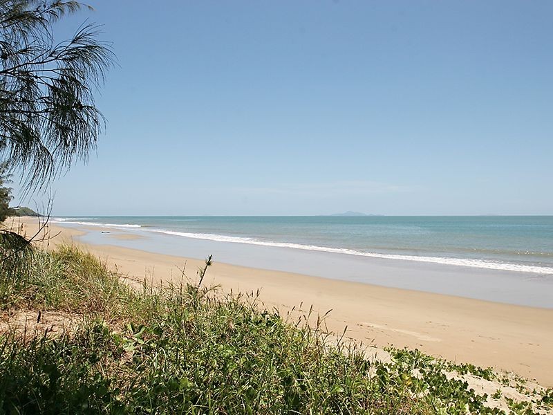 11 Pacific Drive, Blacks Beach QLD 4740
