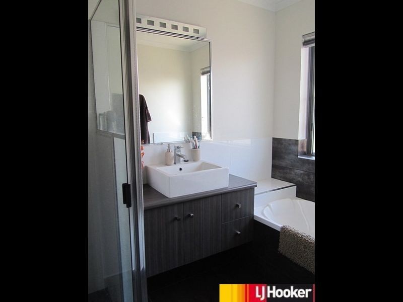 10 Crestview Crescent, Bucasia QLD 4750