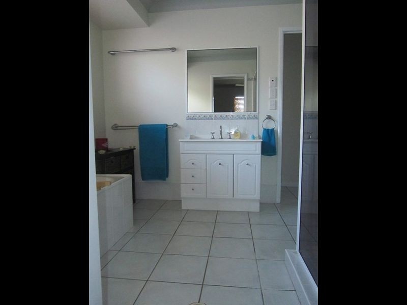 17 McHugh Street, Rural View QLD 4740
