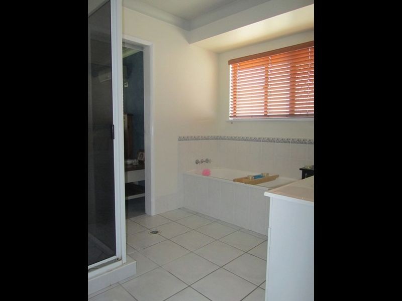 17 McHugh Street, Rural View QLD 4740