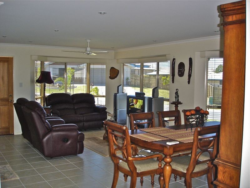 8 Kinghorn Street, Eimeo QLD 4740