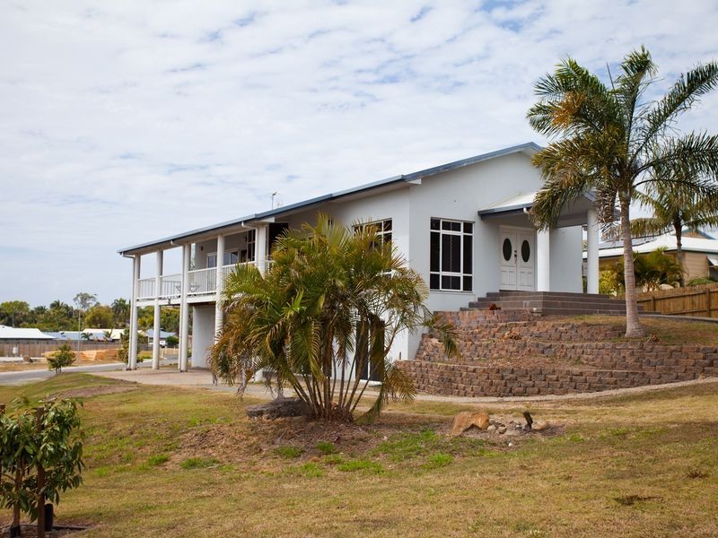 18 Woodlands Drive, Eimeo QLD 4740