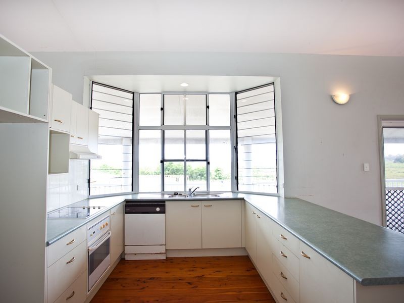 18 Woodlands Drive, Eimeo QLD 4740