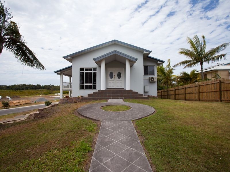 18 Woodlands Drive, Eimeo QLD 4740