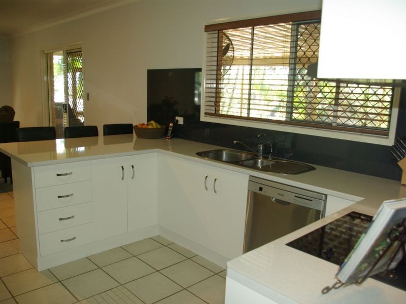 6 Hillcrest Street, Eimeo QLD 4740