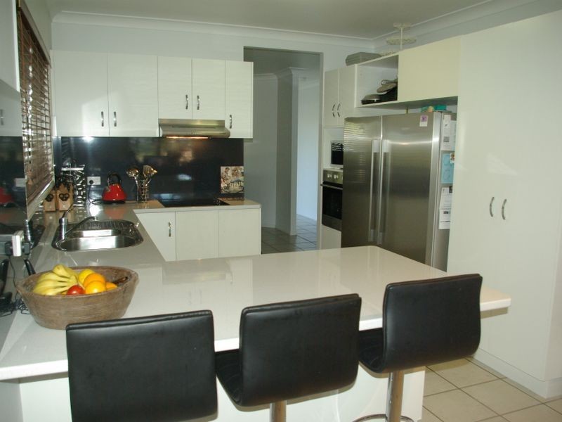 6 Hillcrest Street, Eimeo QLD 4740