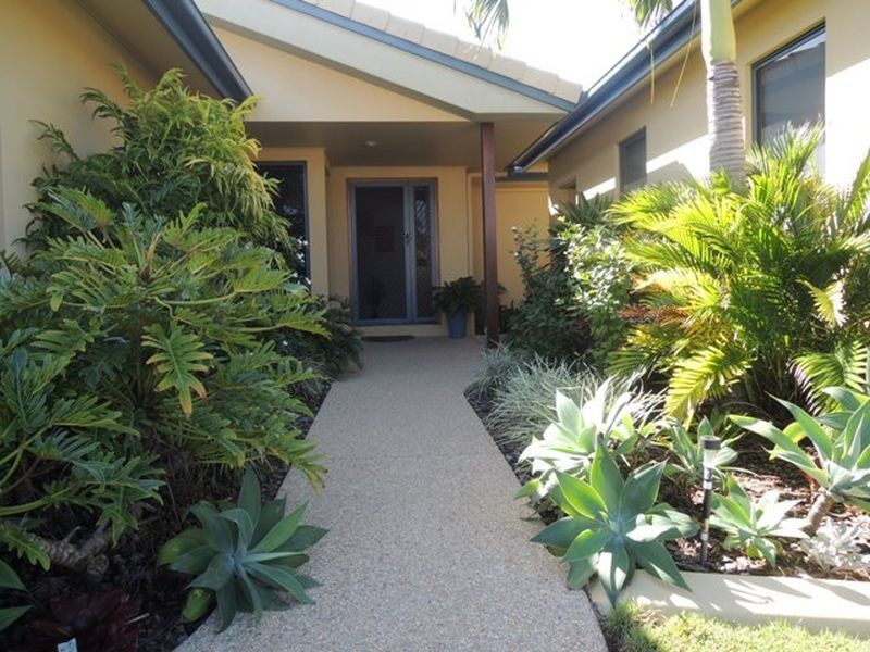 15 Beachside Place, Shoal Point QLD 4750