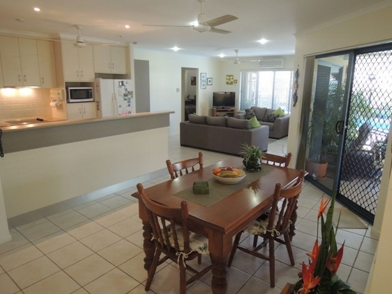 15 Beachside Place, Shoal Point QLD 4750