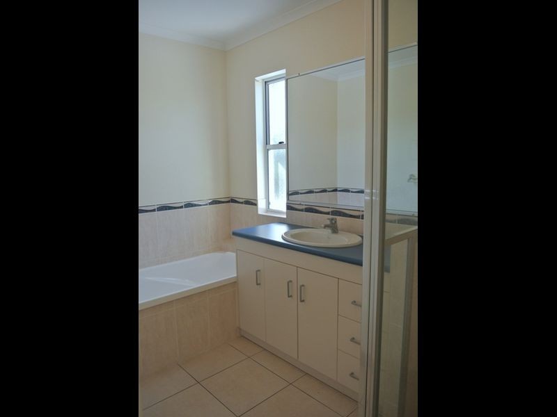 8 Portside Place, Shoal Point QLD 4750