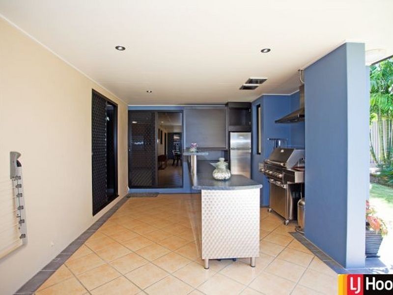 2 Douglas Crescent, Rural View QLD 4740