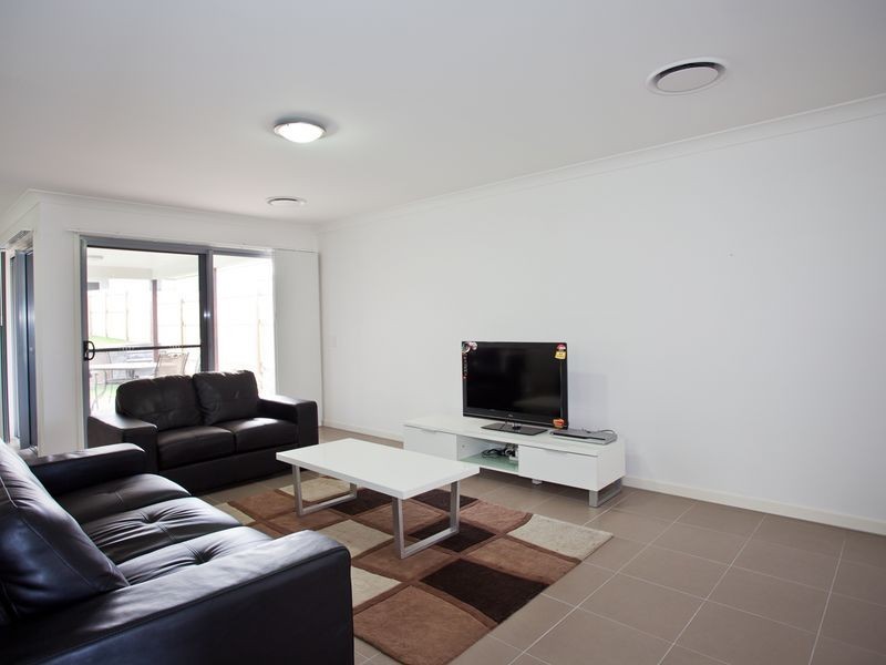 7 Majesty Street, Rural View QLD 4740