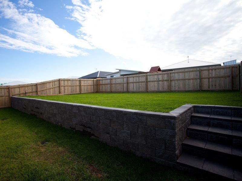 7 Majesty Street, Rural View QLD 4740