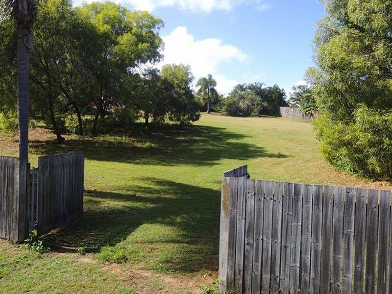 4 Island Close, Shoal Point QLD 4750