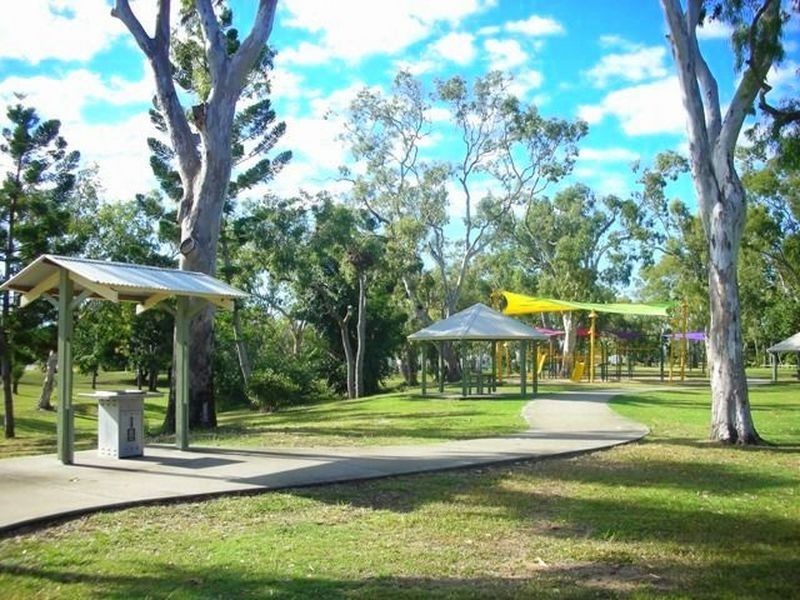 4 Island Close, Shoal Point QLD 4750