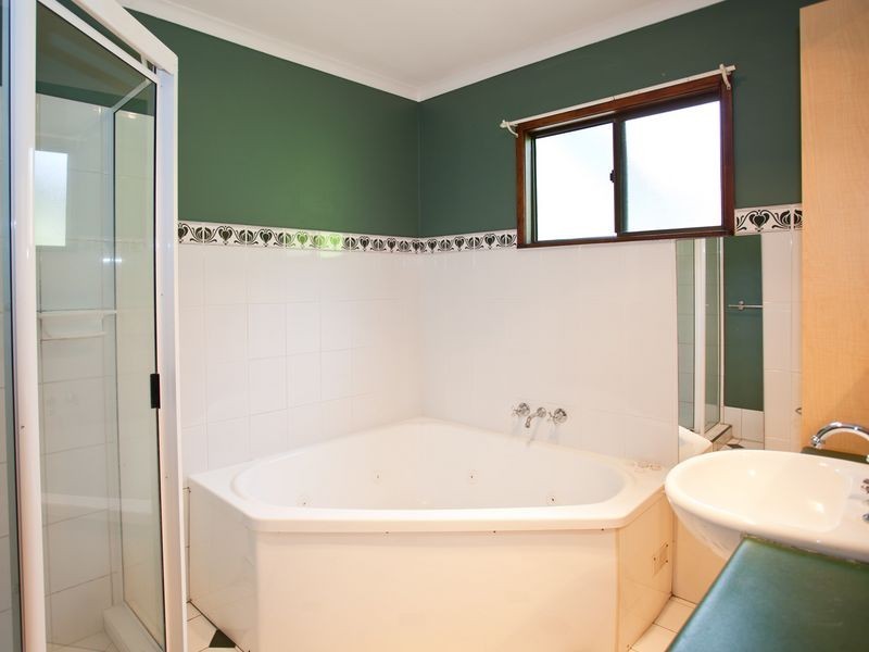 68-70 Mango Avenue, Eimeo QLD 4740