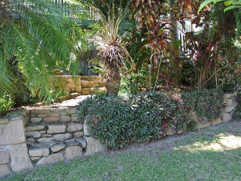 15 Hillcrest Street, Eimeo QLD 4740