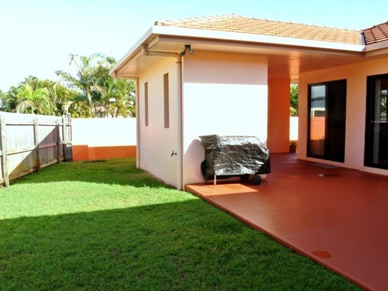 33 Starboard Circuit, Shoal Point QLD 4750