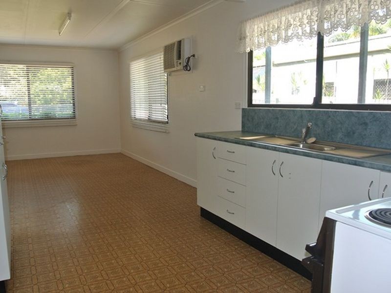 8 Cook Street, Bucasia QLD 4750