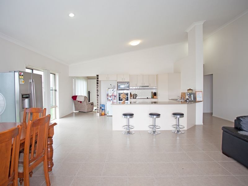 34 Whitehaven Drive, Eimeo QLD 4740