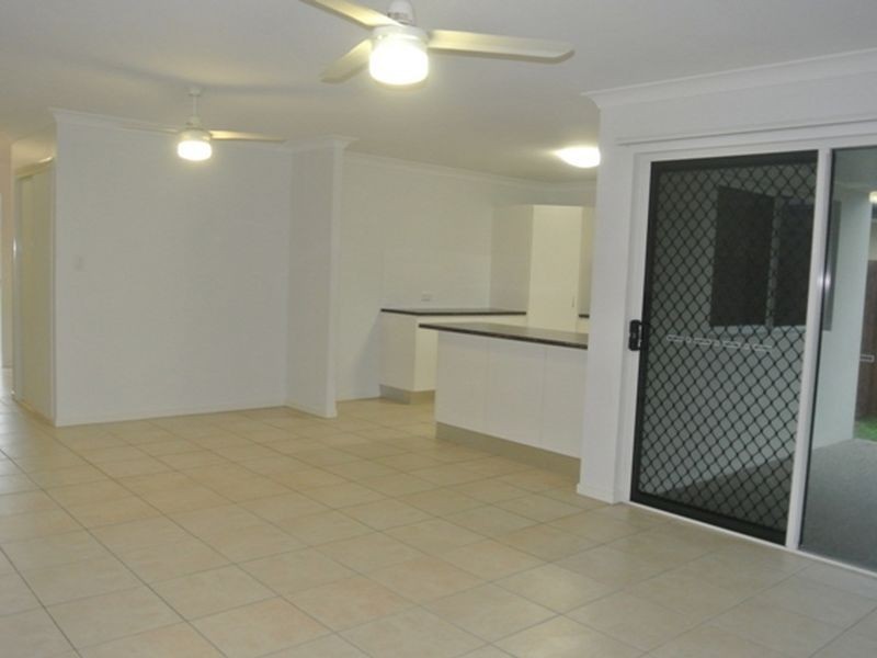 4 Helmsman Drive, Shoal Point QLD 4750