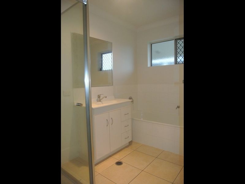 4 Helmsman Drive, Shoal Point QLD 4750