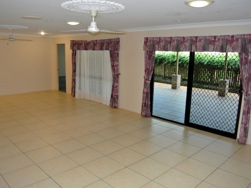 11 Dustwill Street, Eimeo QLD 4740
