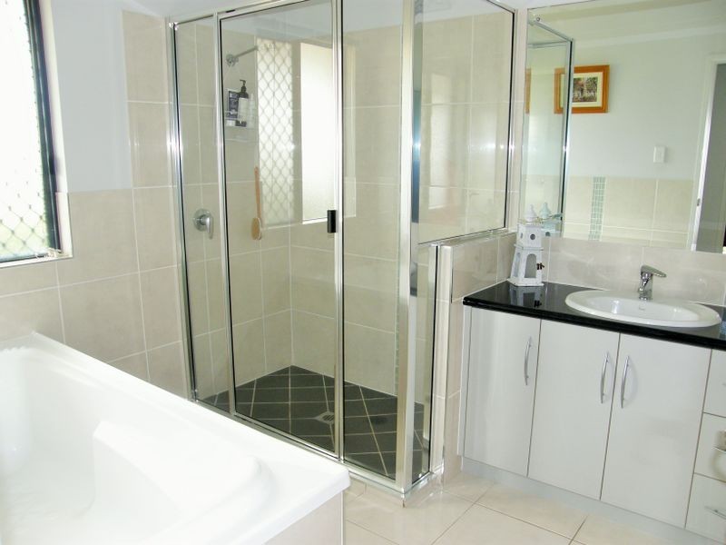 4 Kinghorn Court, Eimeo QLD 4740