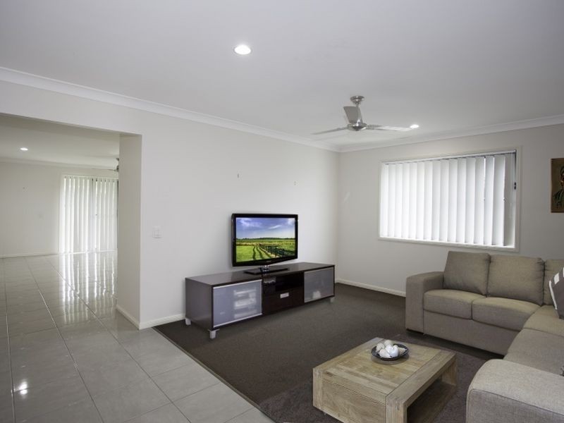 76 Schooner Avenue, Shoal Point QLD 4750