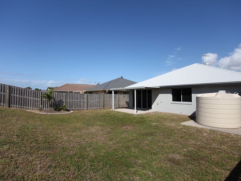 76 Schooner Avenue, Shoal Point QLD 4750