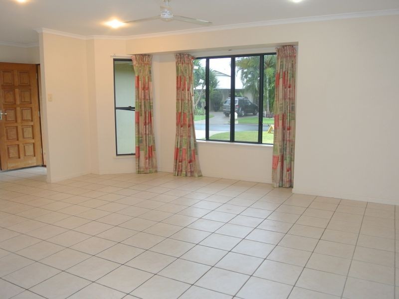 18 Beachside Place, Shoal Point QLD 4750