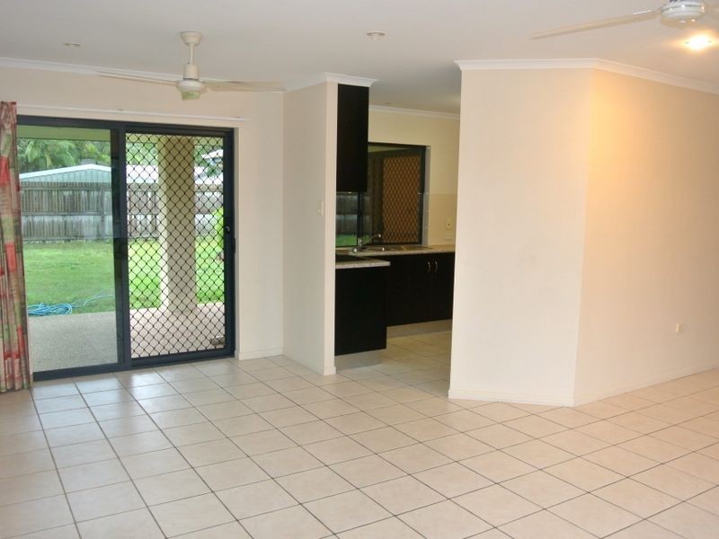 18 Beachside Place, Shoal Point QLD 4750