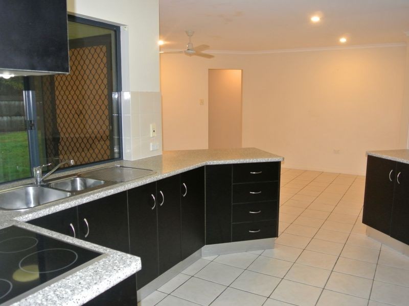 18 Beachside Place, Shoal Point QLD 4750