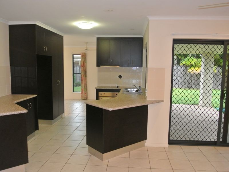 18 Beachside Place, Shoal Point QLD 4750