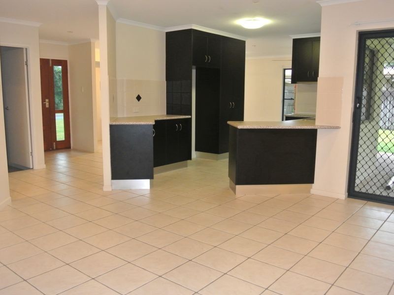 18 Beachside Place, Shoal Point QLD 4750