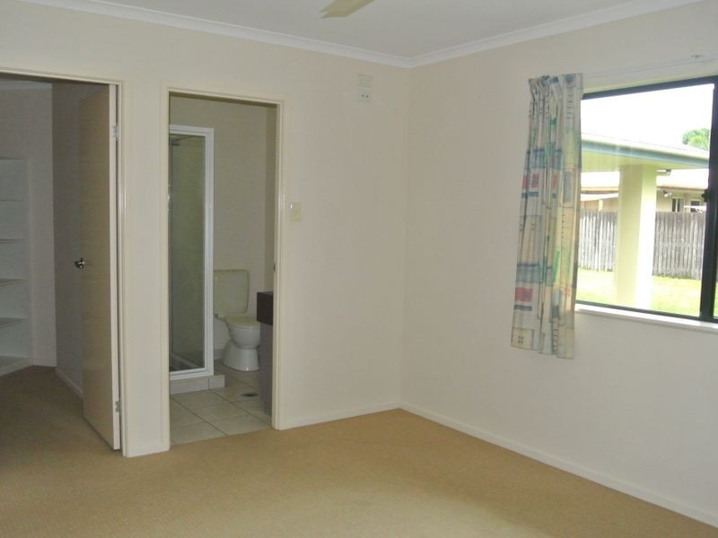 18 Beachside Place, Shoal Point QLD 4750