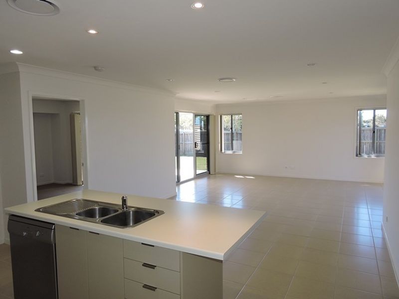 19 Dobinson Street, Bucasia QLD 4750