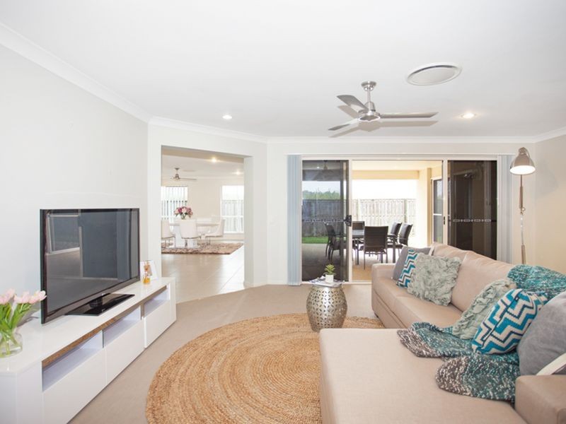 18 Whitehaven Drive, Blacks Beach QLD 4740