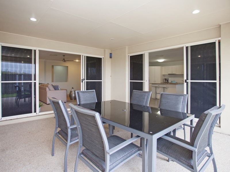 18 Whitehaven Drive, Blacks Beach QLD 4740