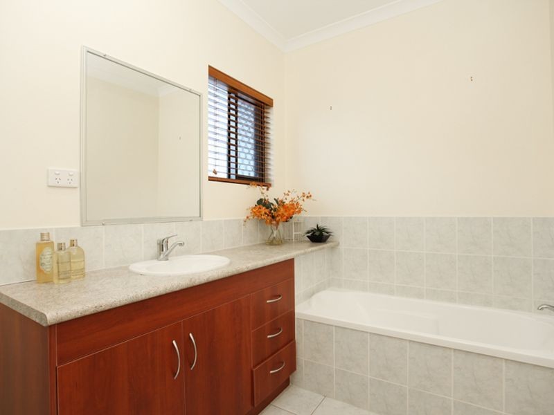 4 Rainbow Crescent, Blacks Beach QLD 4740