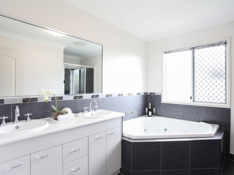 40 Cinnamon Drive, Glenella QLD 4740