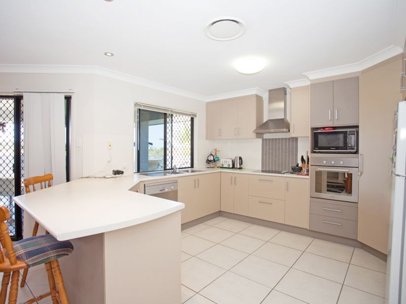 42 Cinnamon Drive, Glenella QLD 4740