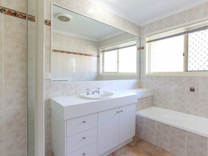 1 Denham Crescent, Rural View QLD 4740