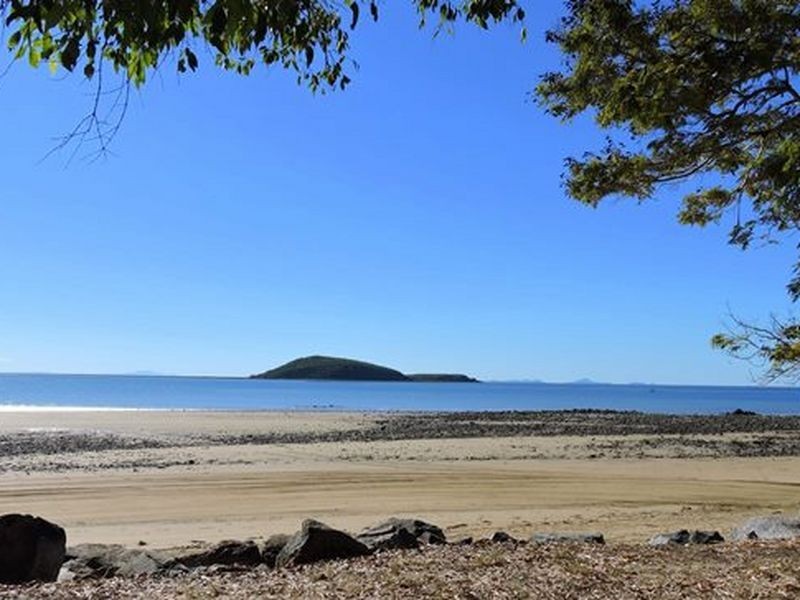 3 Beachside Place, Shoal Point QLD 4750