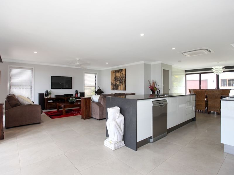 52 Pacific Esplanade, Slade Point QLD 4740