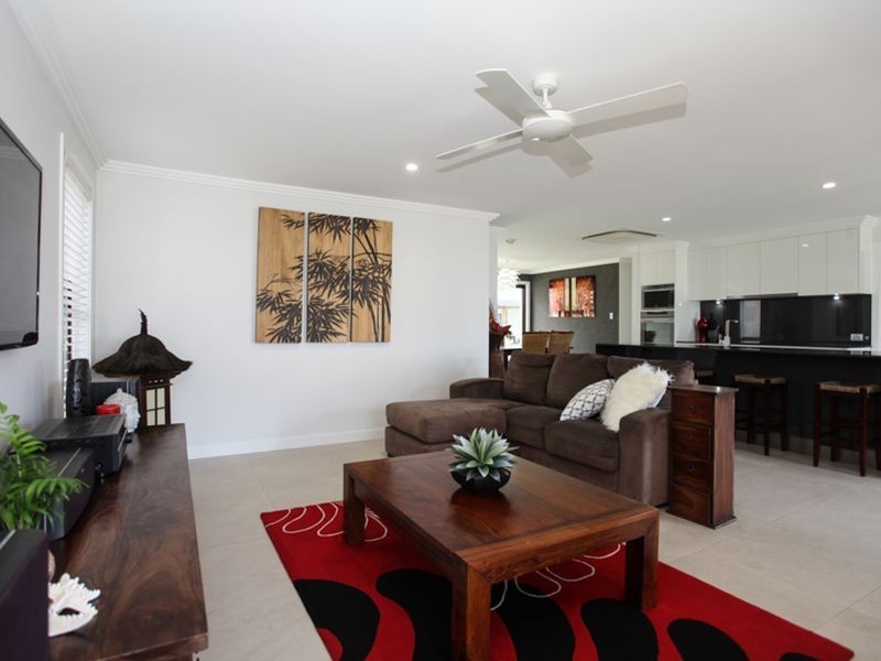 52 Pacific Esplanade, Slade Point QLD 4740