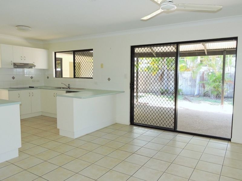 21 Michelle Crescent, Bucasia QLD 4750