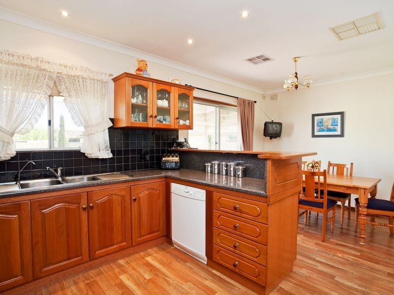 16 Marinoff Street, Seaton SA 5023