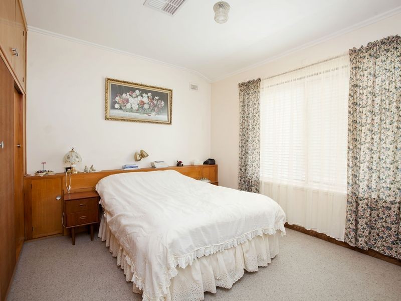 16 Barton Street, Blair Athol SA 5084